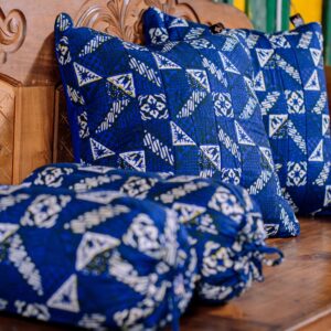 blauwe batik kussens tambal