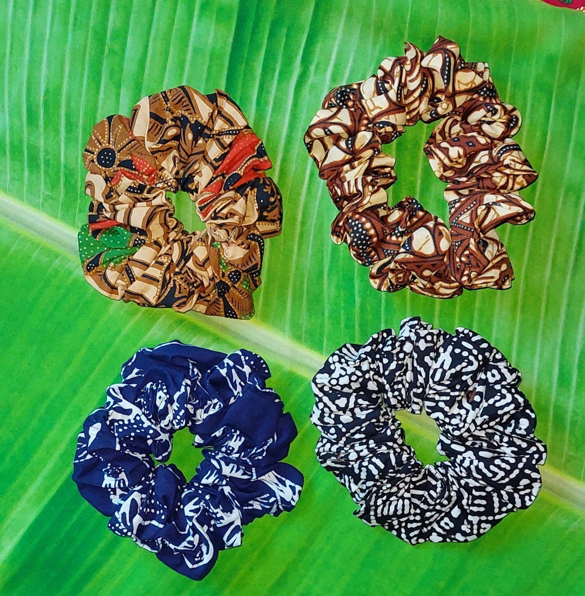 4 scrunchies batik