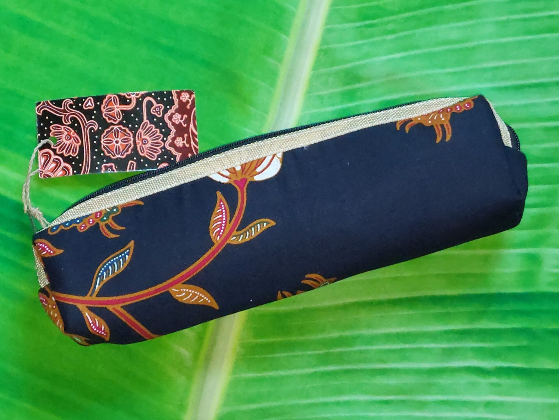 etui zwarte bloemen