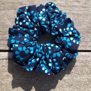 blauwe batik scrunchy